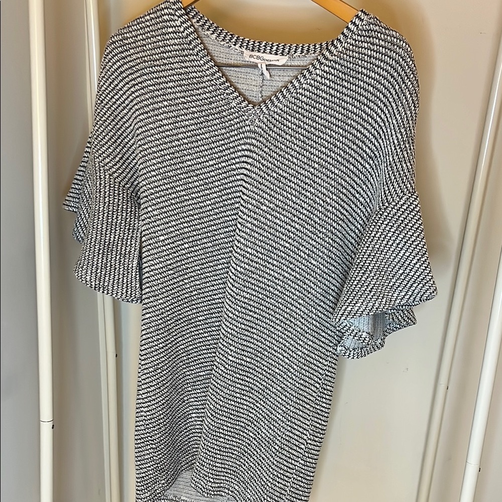 Chic Striped V-Neck Top